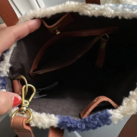 Madewell The Small Transport Crossbody: (Re)sourced Sherpa Edition - Picture 4 of 4